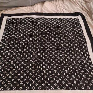 LARGE LOUIS VUITTON SILK SCARF